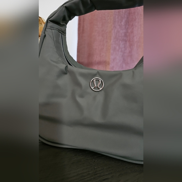 Lululemon shoulder bag - Picture 8 of 10